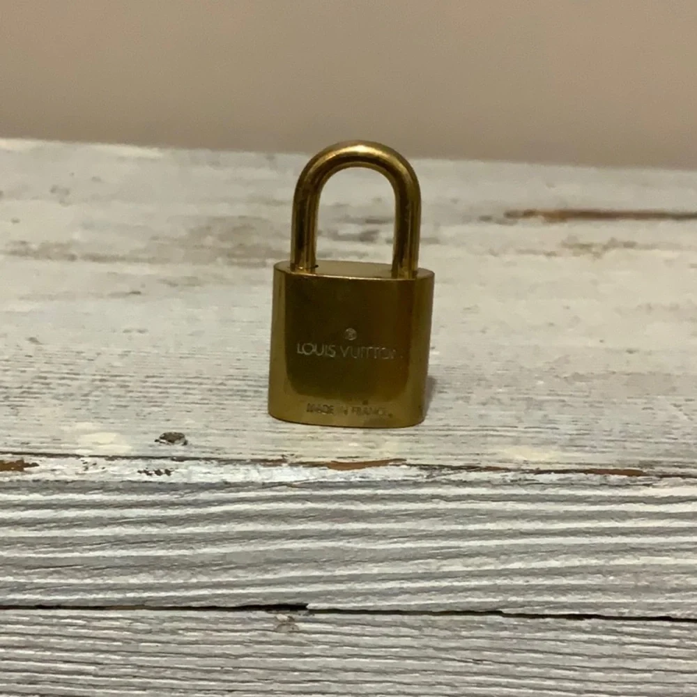 Louis Vuitton Brass '319' Padlock in Goldtone with Goldtone Key [m]